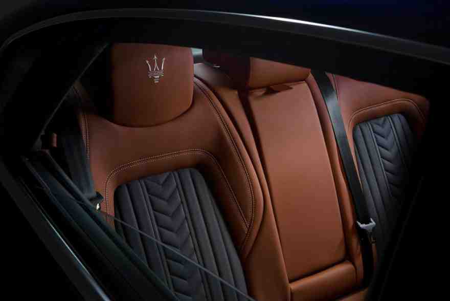2023-maserati-quattroporte-interior