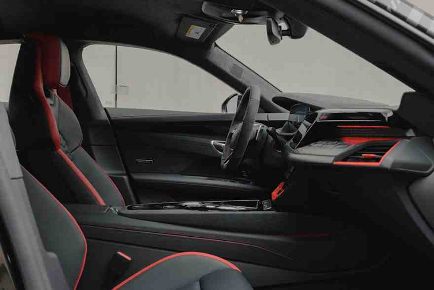 2023-audi-rs-e-tron-gt-interior-front