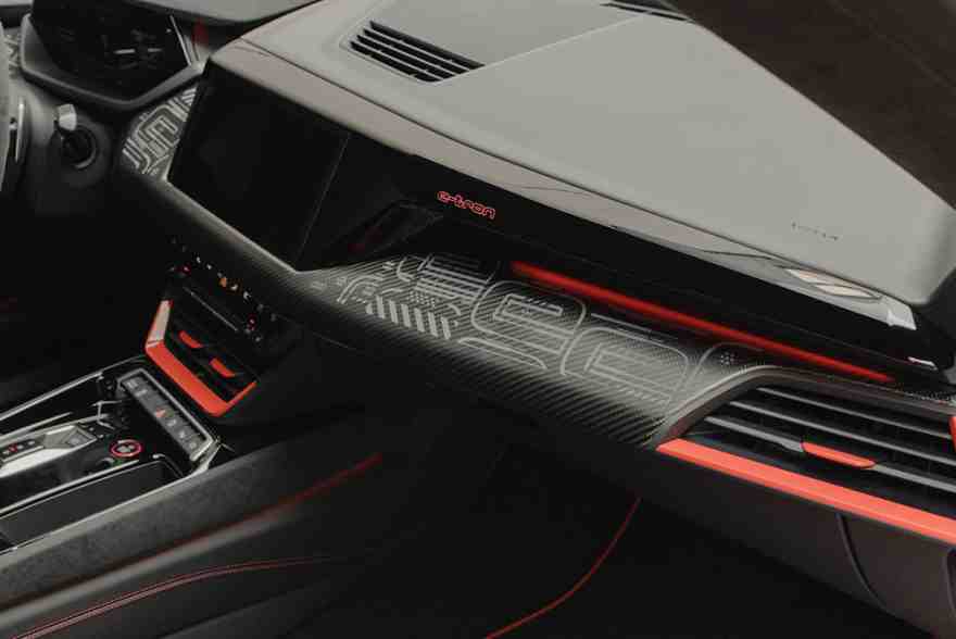 2023-audi-rs-e-tron-gt-interior-passenger-side