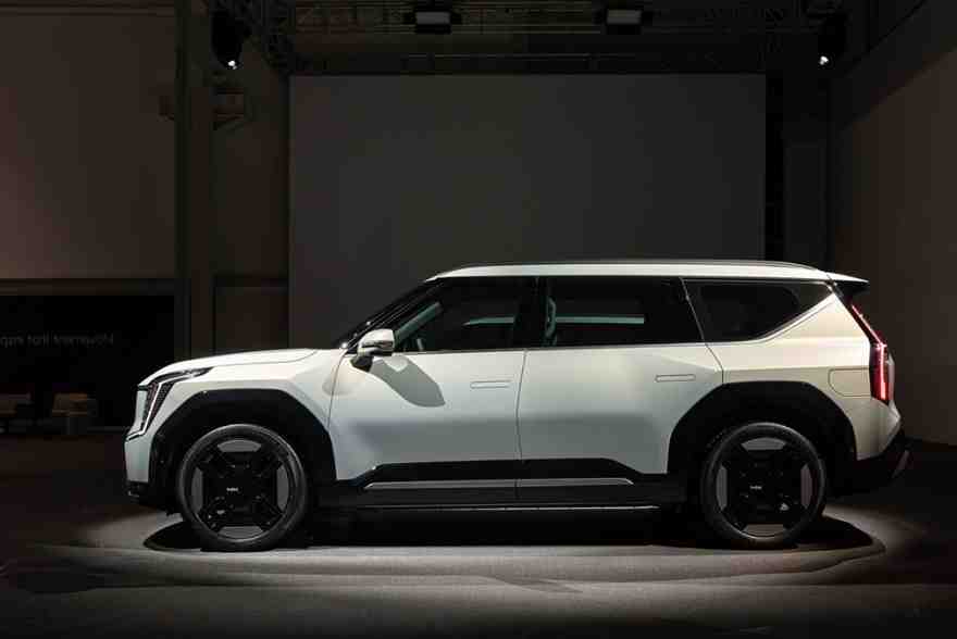 2024-kia-ev9-side-left