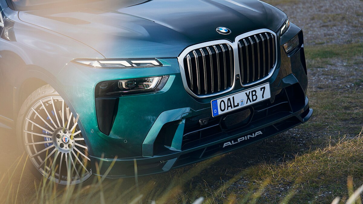 2023 BMW Alpina XB7 in green
