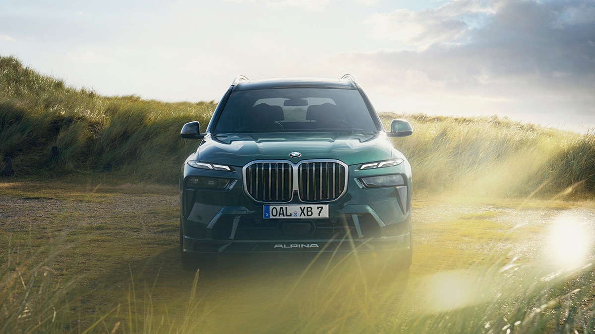 2023 BMW Alpina XB7 in green