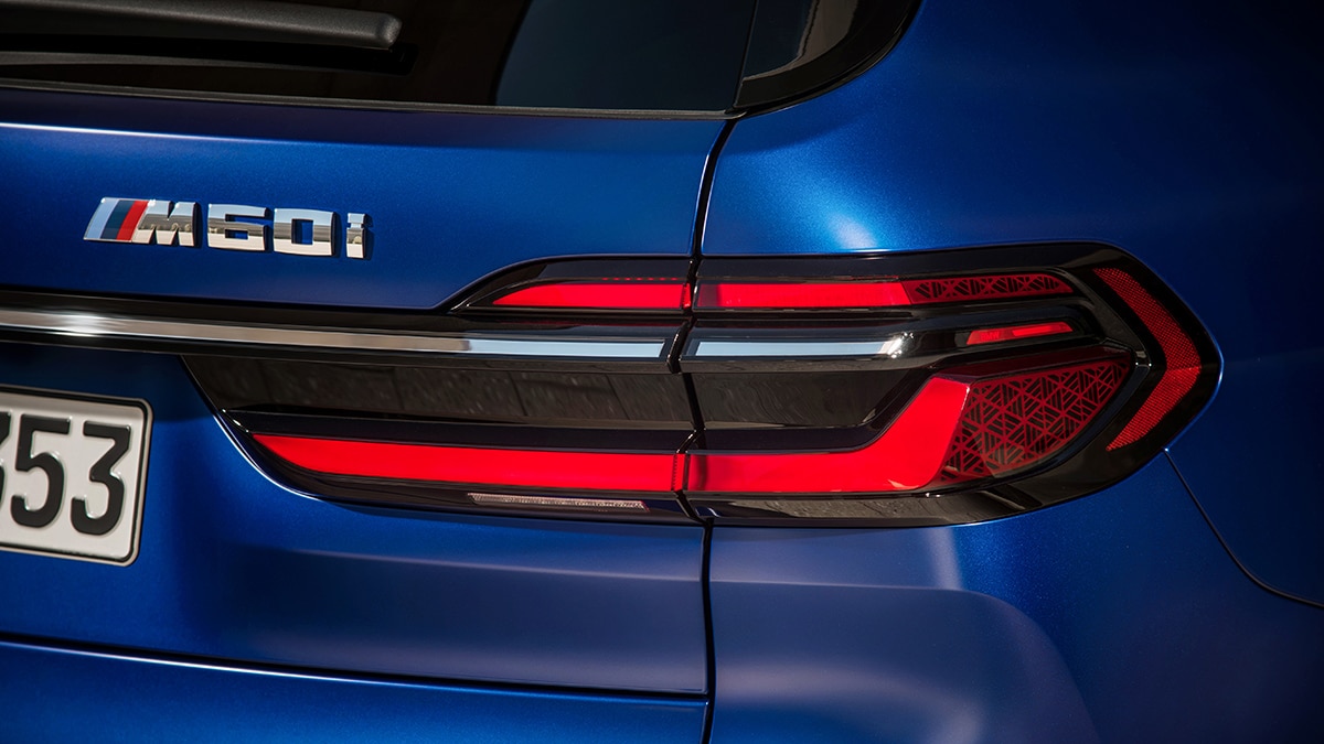 BMW X7 M60i xDrive in blue