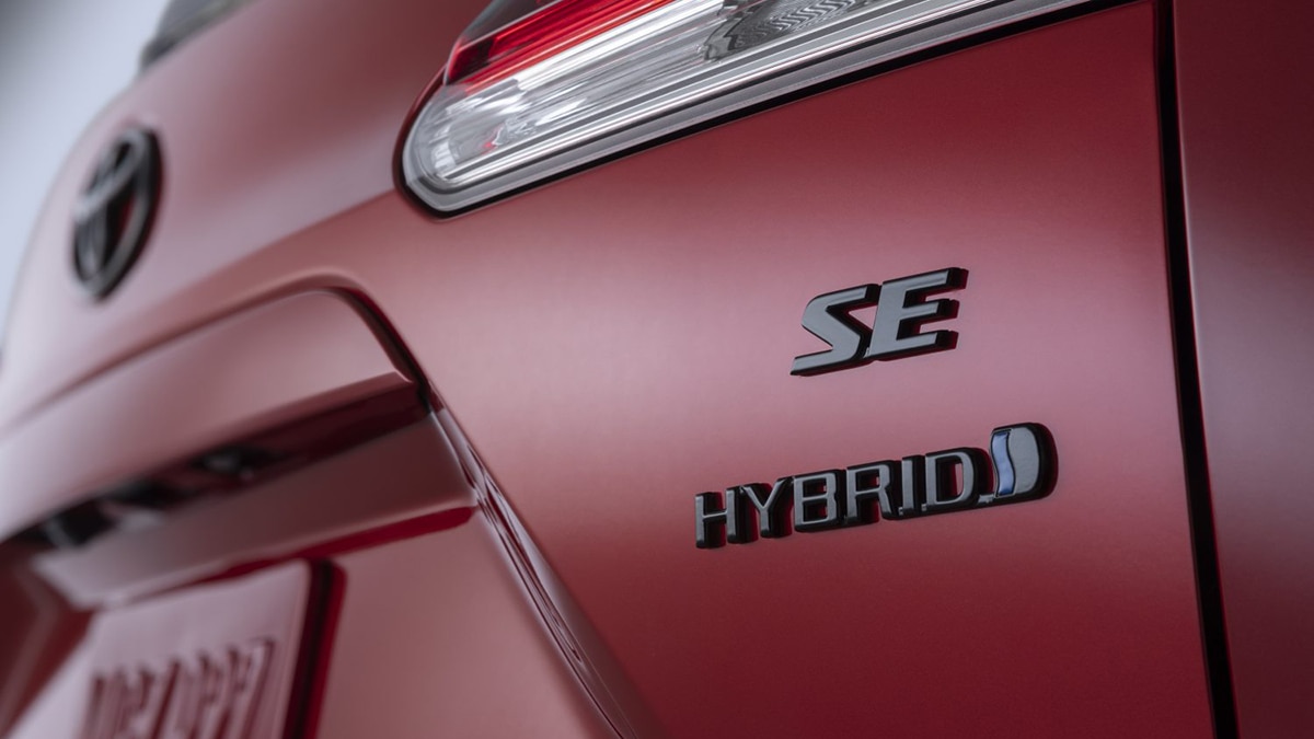2023 Toyota Corolla Cross Hybrid SE in red