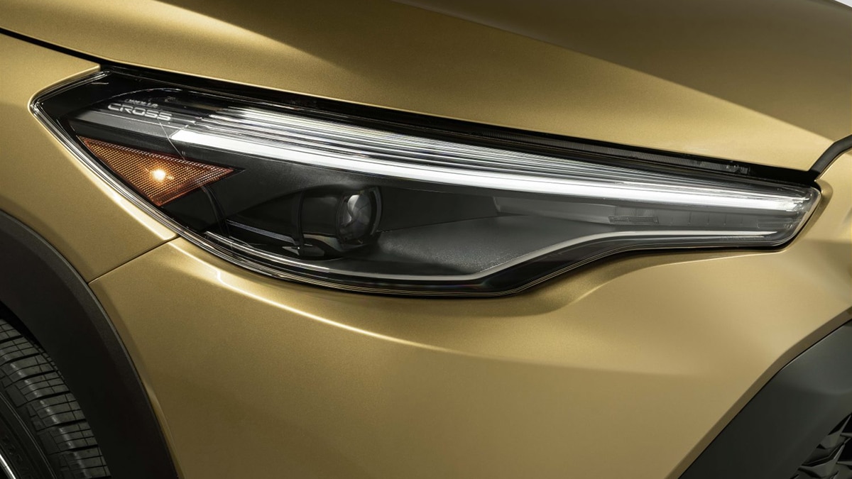 2023 Toyota Corolla Cross Hybrid XSE headlight
