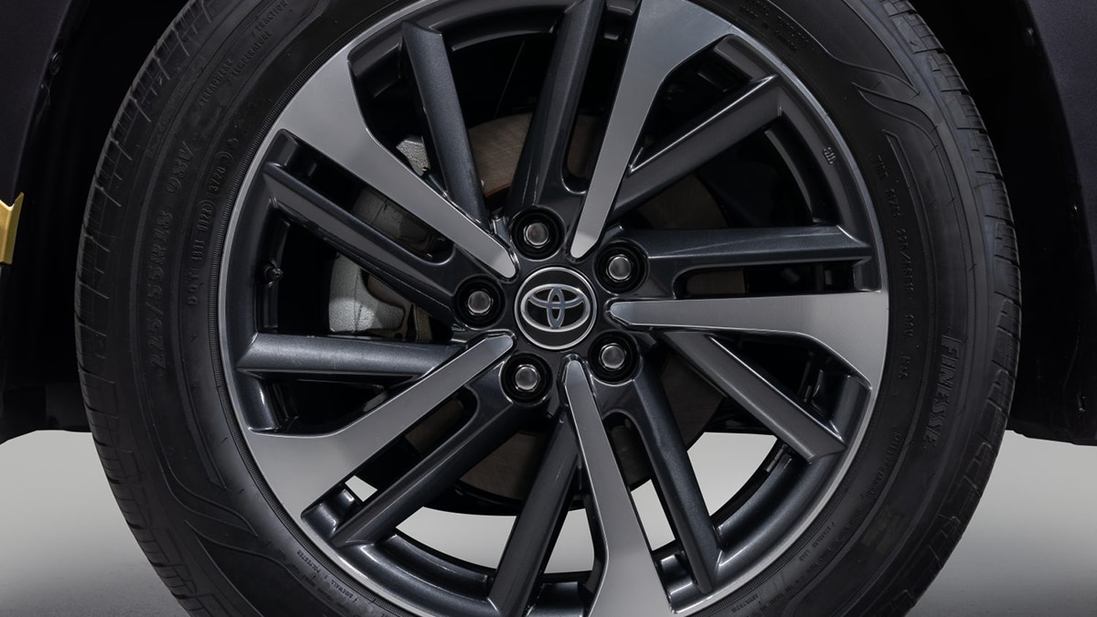 2023 Toyota Corolla Cross Hybrid XSE wheel