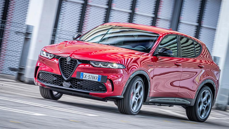 2023 Alfa Romeo Tonale Veloce in red