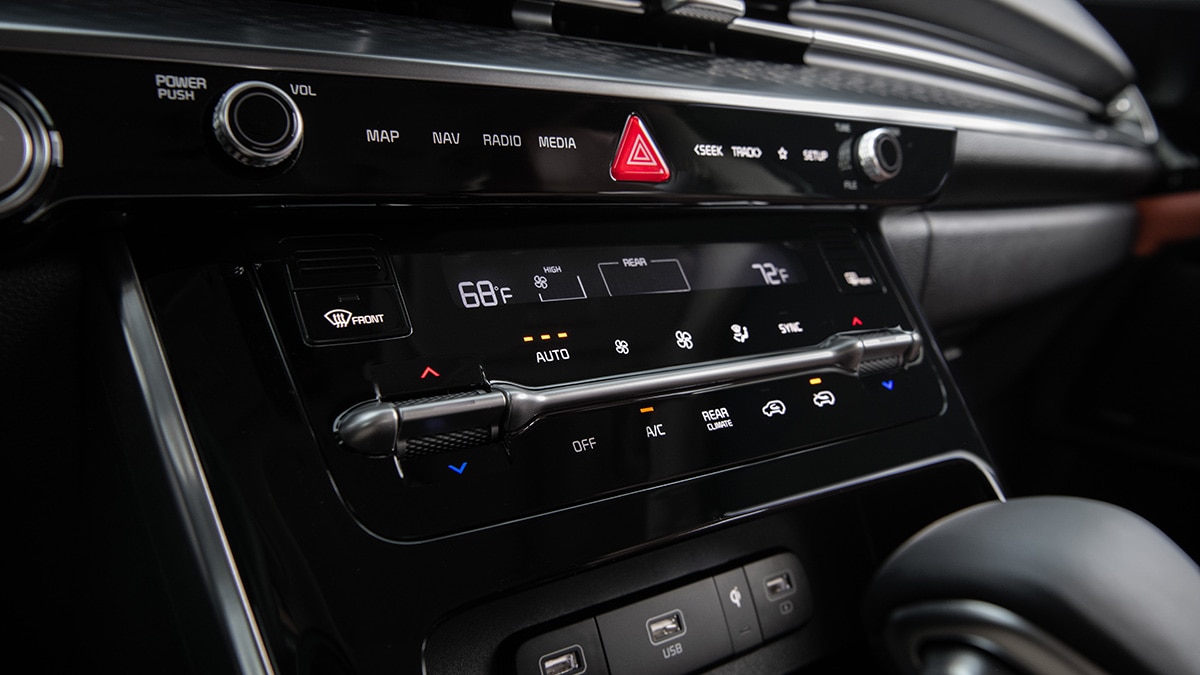 2024 Kia Carnival interior.