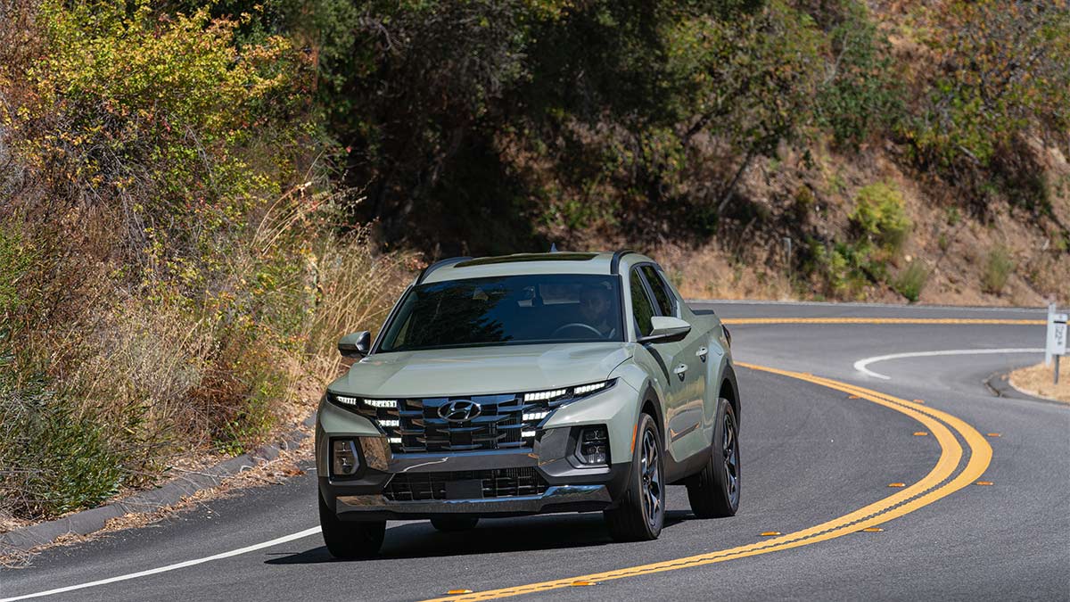 2024 Hyundai Santa Cruz profile on the streets.