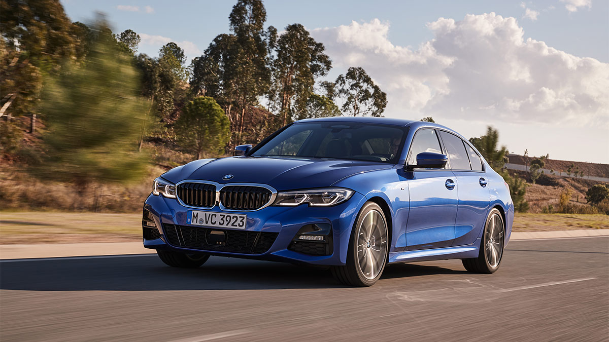 2024-bmw-330i-3qtr-front