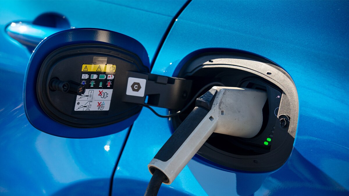 2024 Dodge Hornet plug