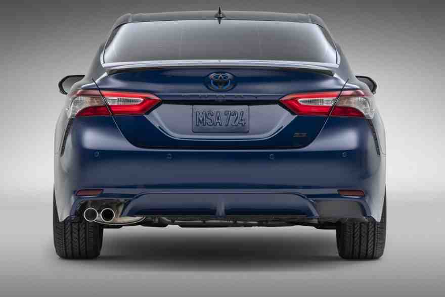 2024 Toyota Camry Hybrid Choosing the Right Trim Autotrader