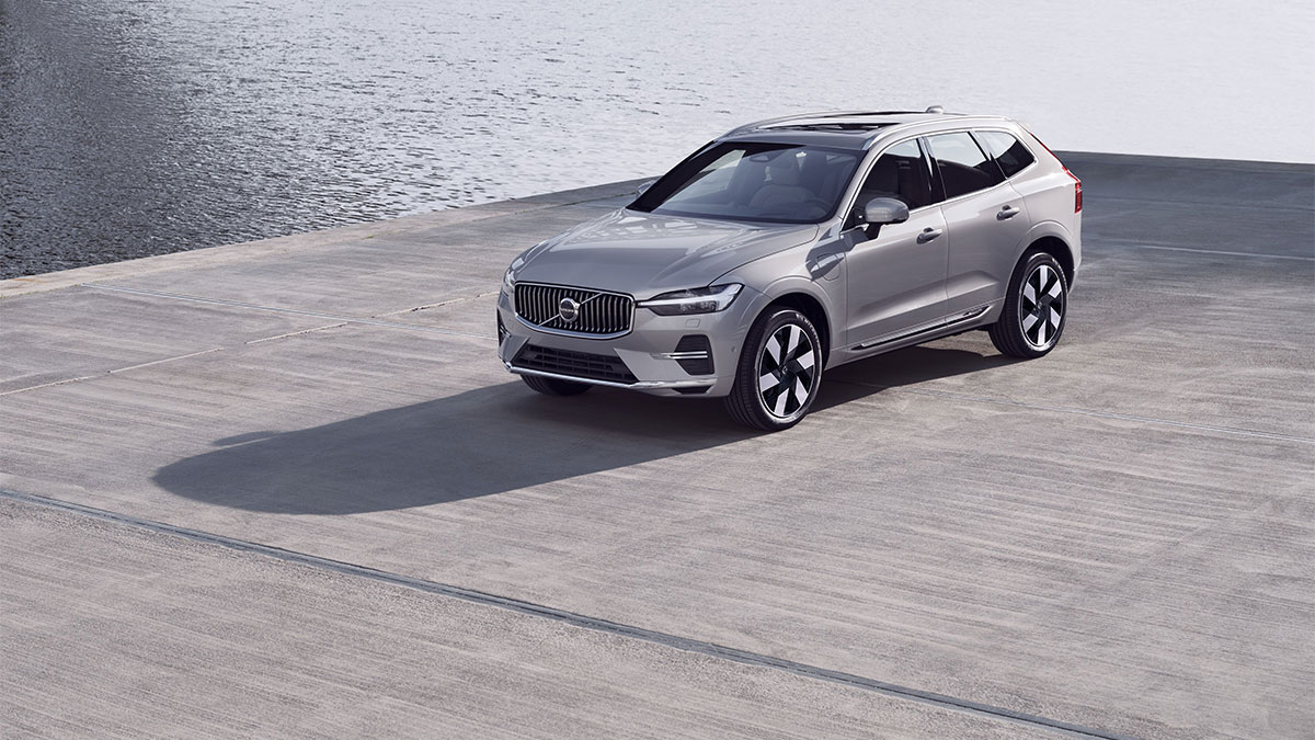 2024 Volvo XC60 in silver.