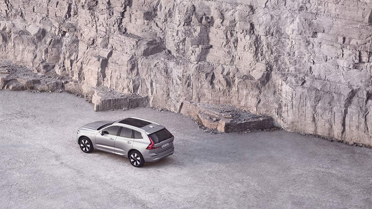 2024 Volvo XC60 in silver.