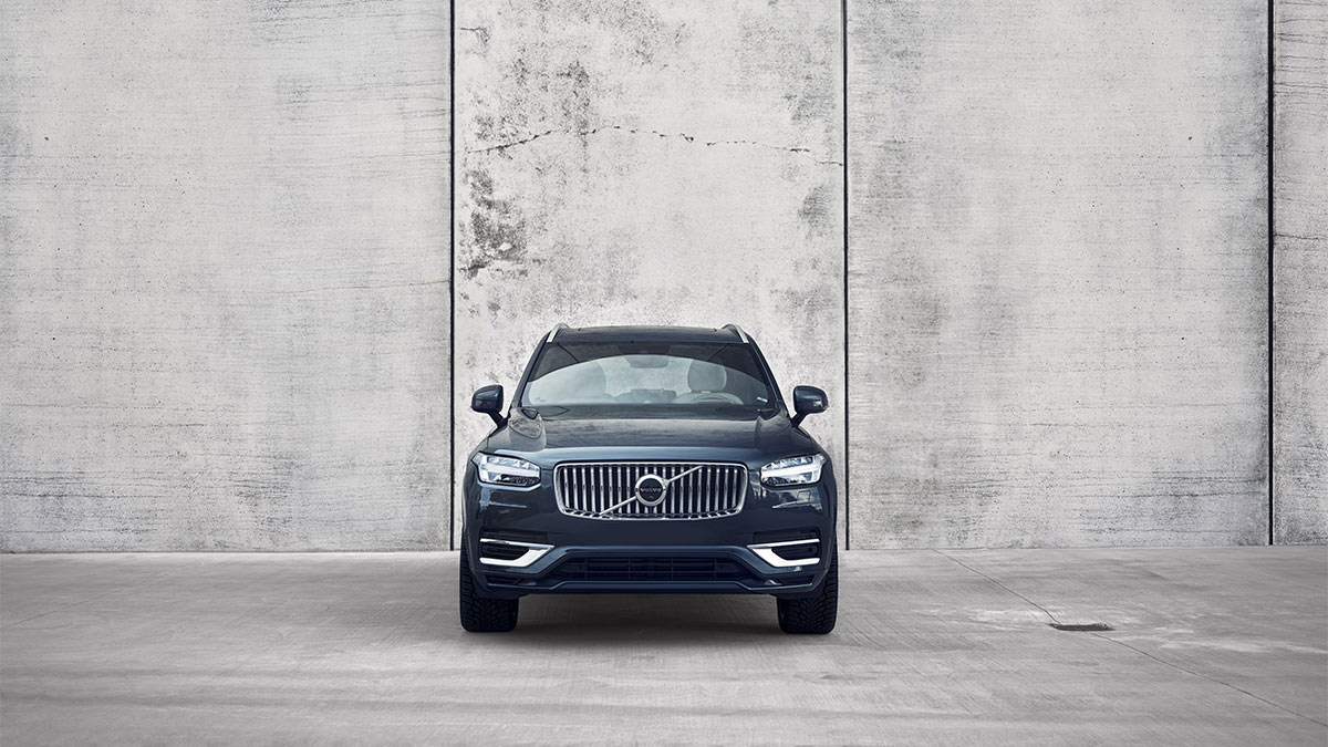 2024 Volvo XC90 in black.