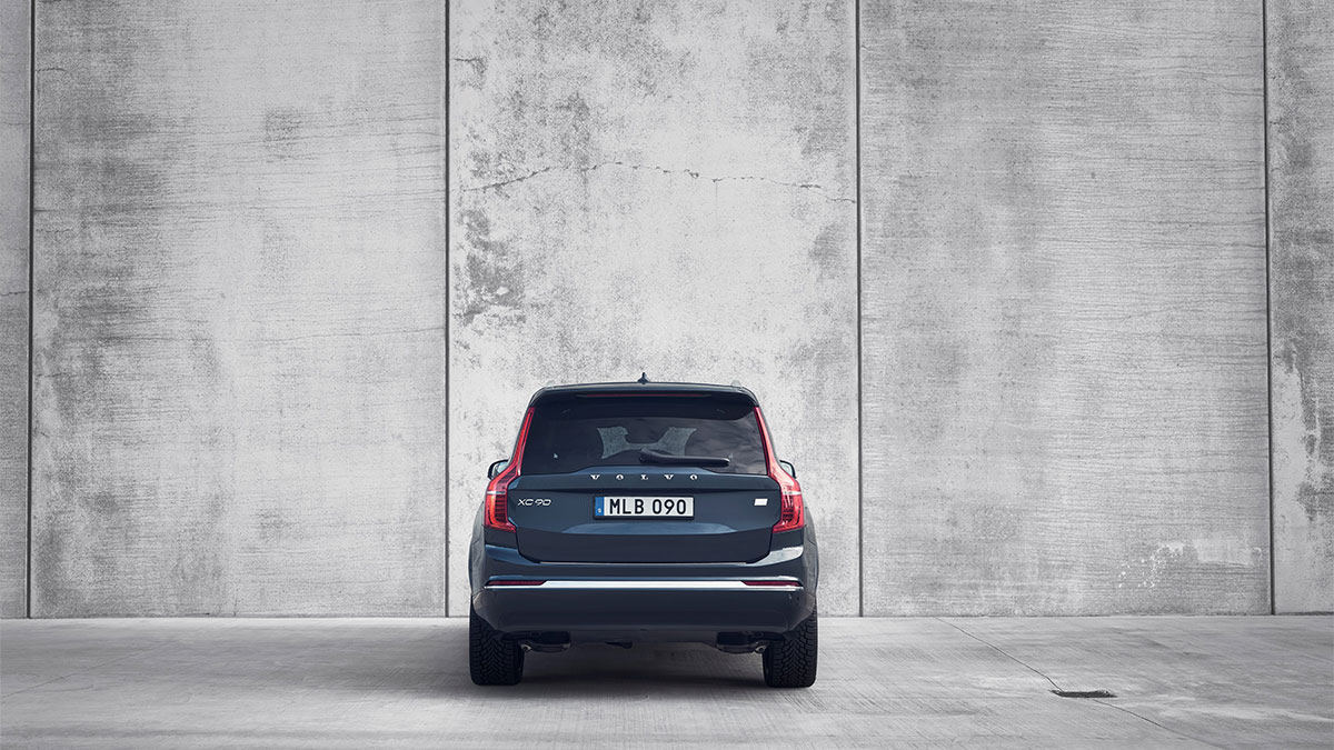 2024 Volvo XC90 in black.