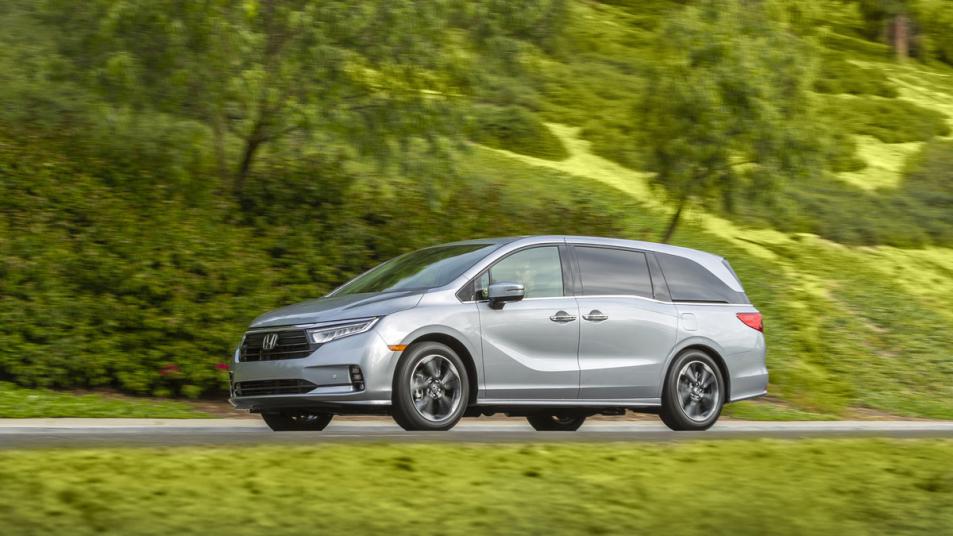 2024 Honda Odyssey in silver.