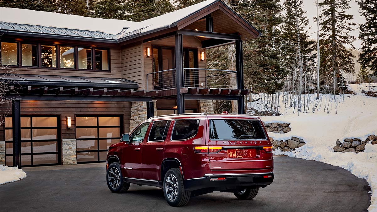 The 2024 Jeep Wagoneer in maroon.