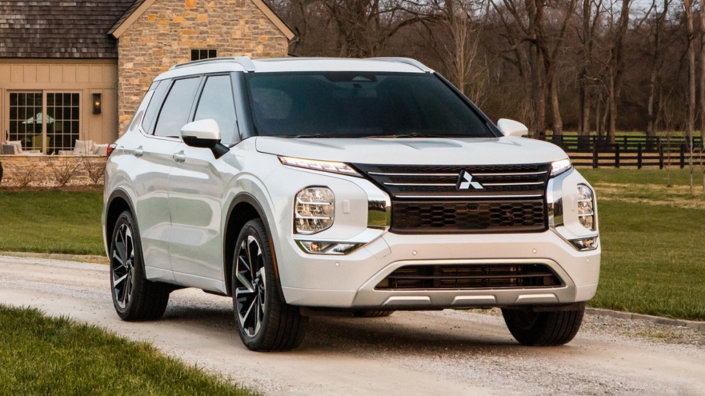 2024 Mitsubishi Outlander in white.