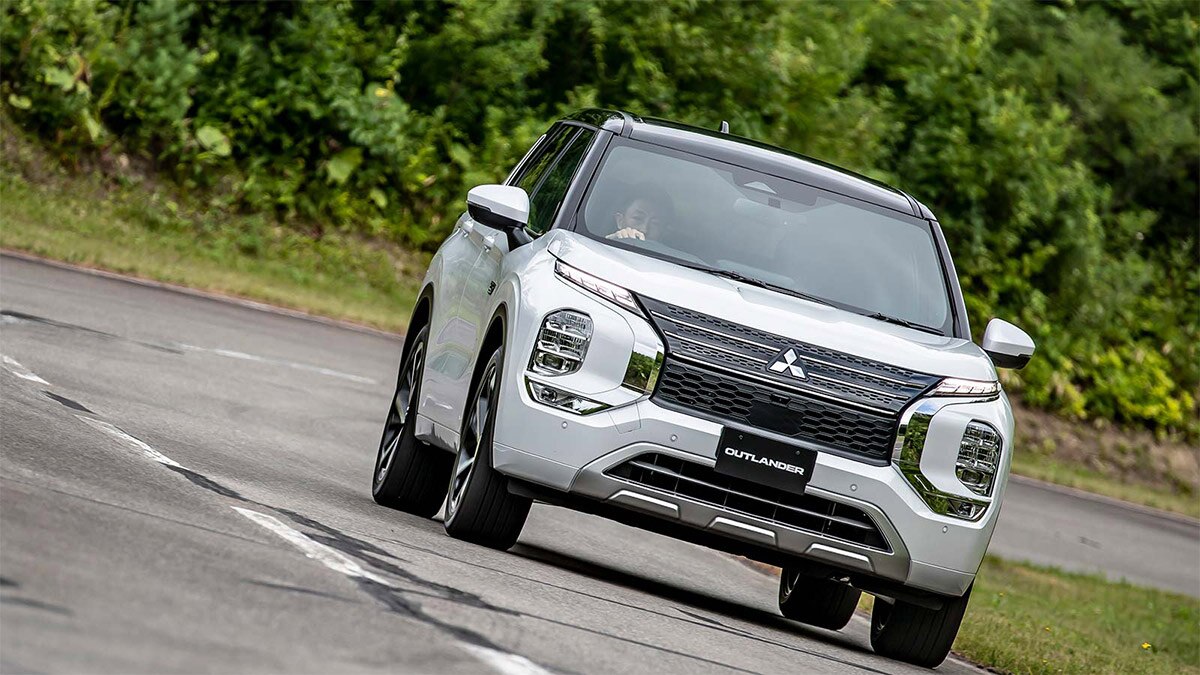2024 Mitsubishi Outlander PHEV in grey.