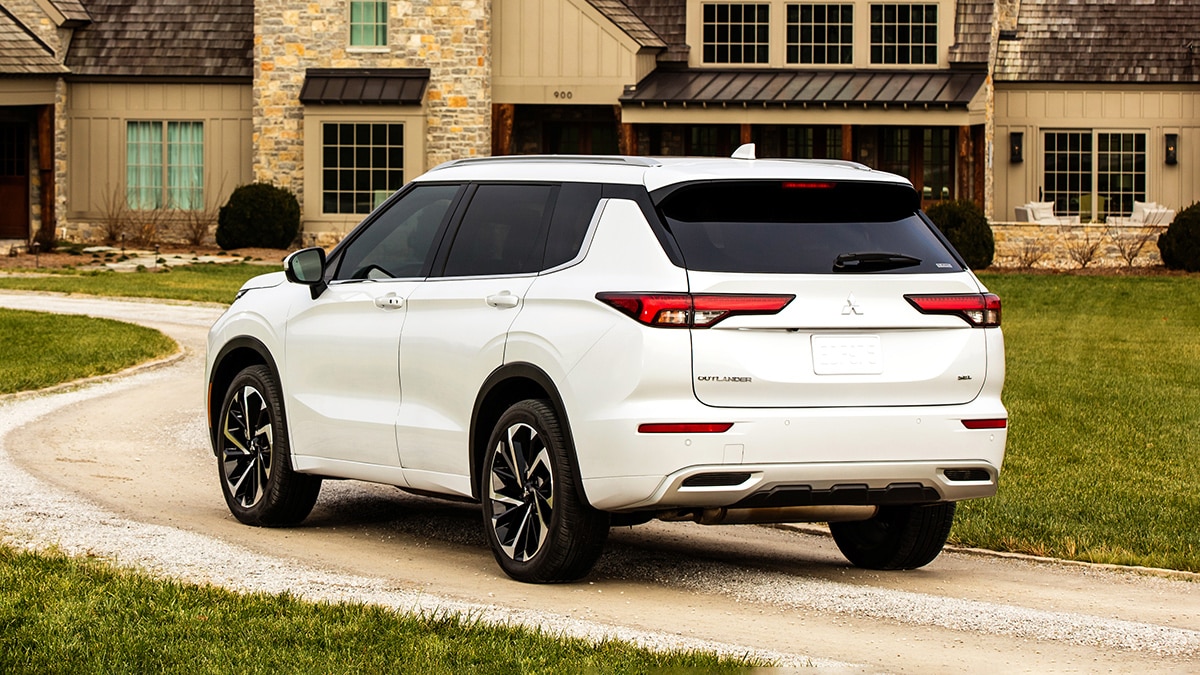 2024 Mitsubishi Outlander in white.