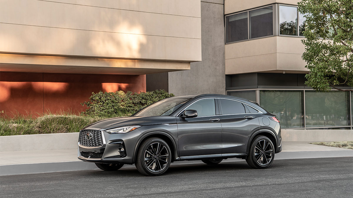 A 2024 Infiniti QX55 parked on the street.