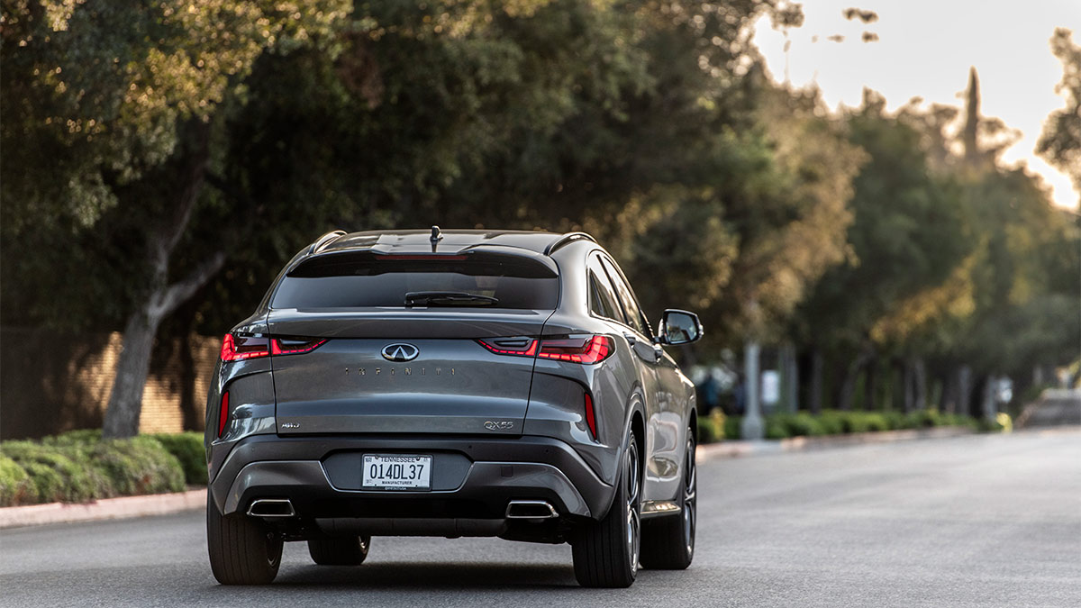A 2024 Infiniti QX55 driving in the city.