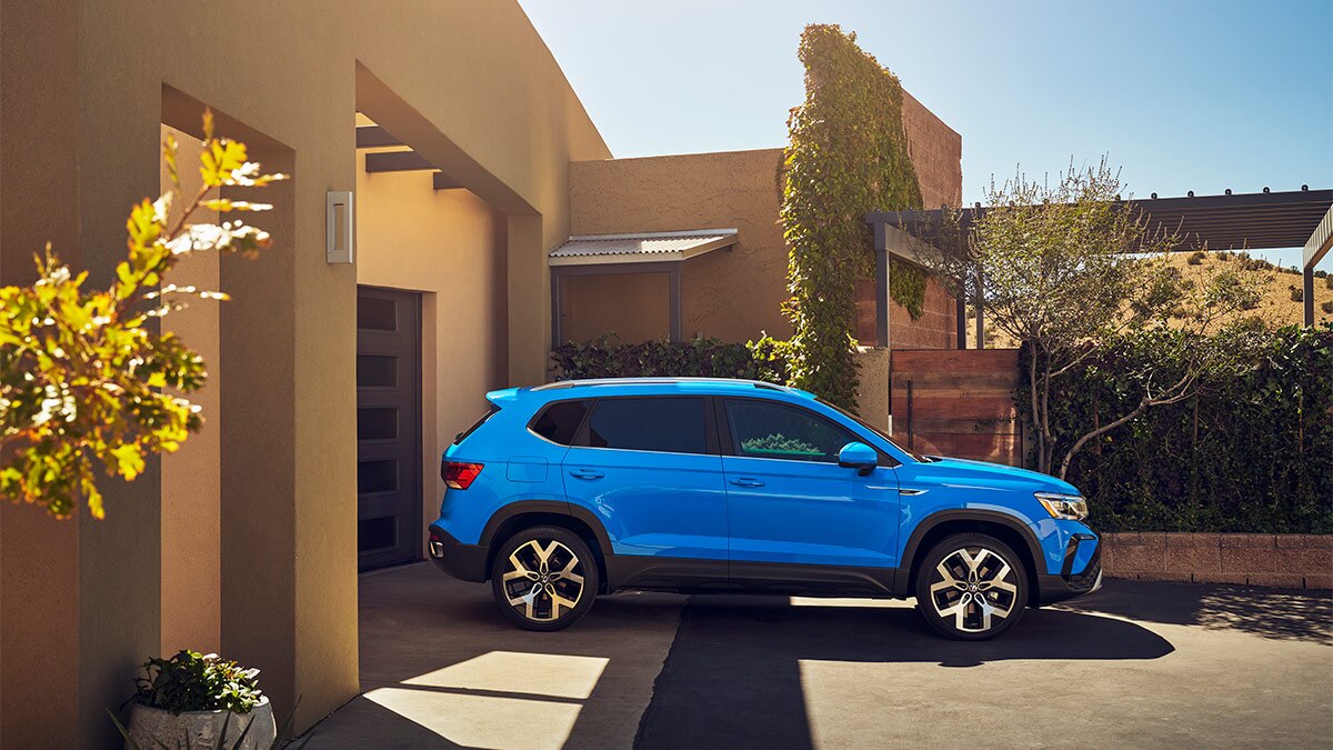 2024-volkswagen-taos-right-profile