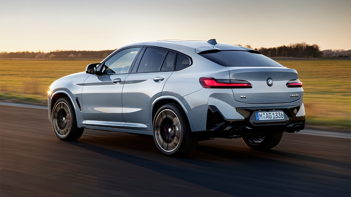 The 2024 BMW X4 in silver.