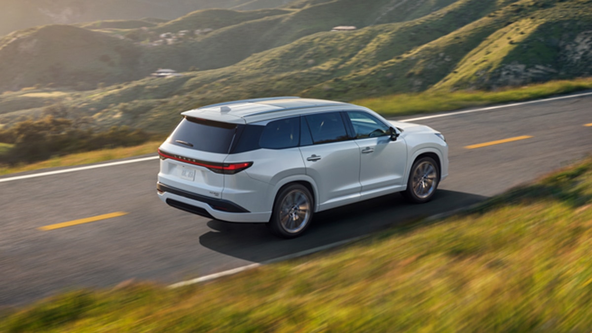 The 2024 Lexus TX in white.