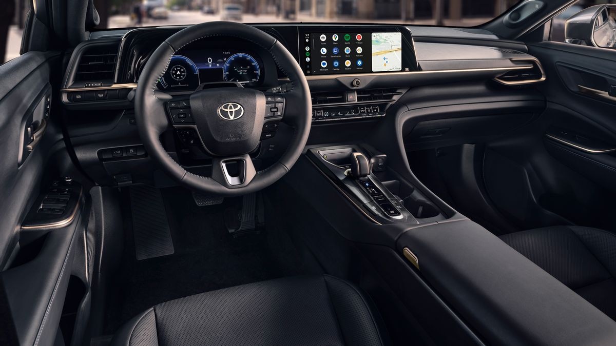 Practical and relaxed: the 2024 Toyota Crown interior.
