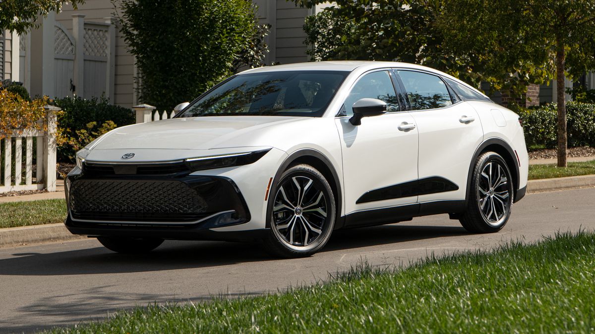 The 2024 Toyota Crown XLE in Oxygen White.