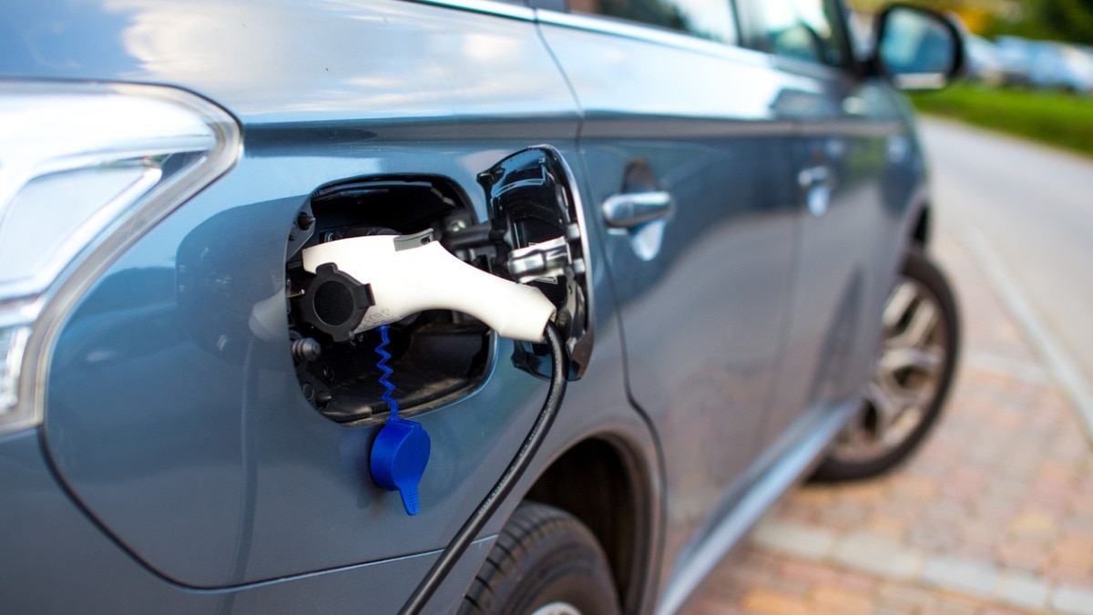 Used Electric Car What You Need to Know Before You Buy Autotrader