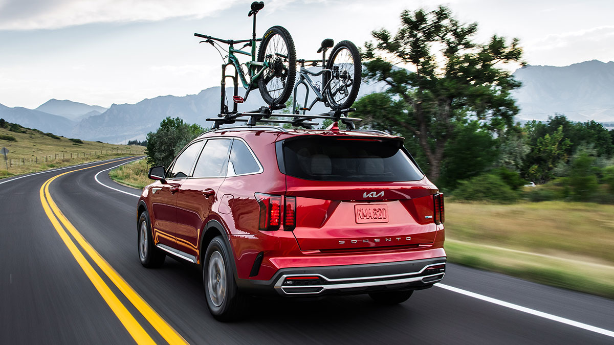 Runway Red exterior paint is no longer offered on the Kia Sorento Hybrid. 