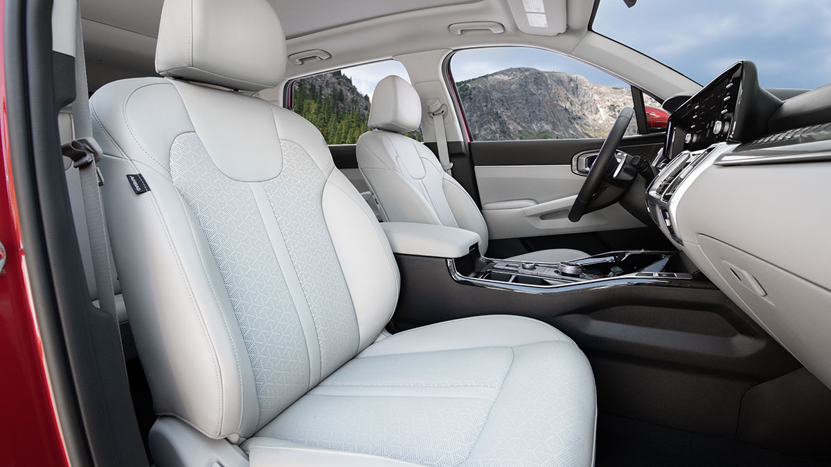 The Sorento Hybrid's front seats come standard with side-impact airbags.