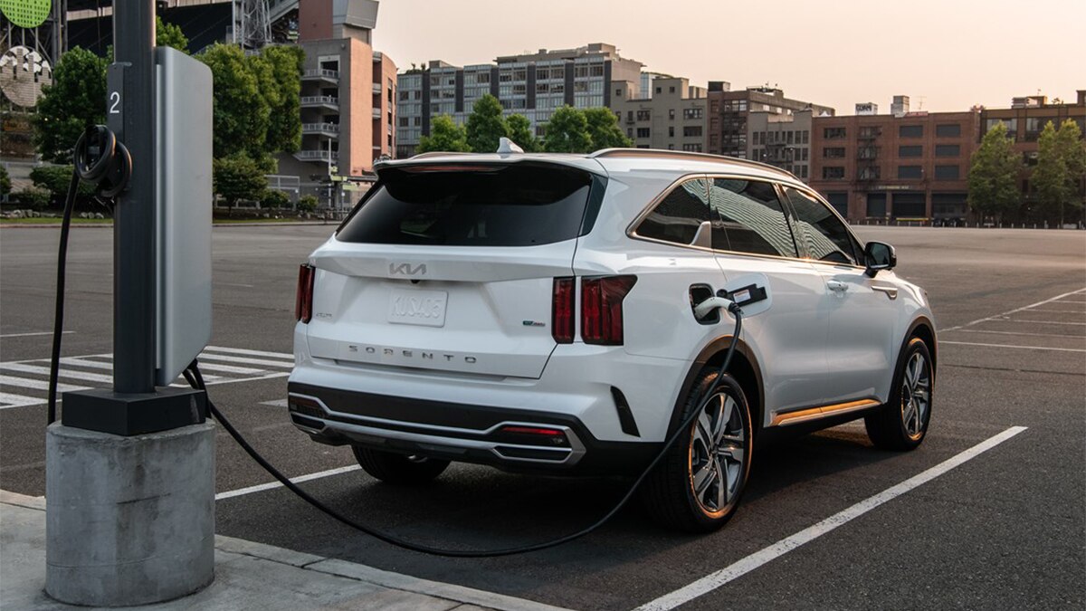 When fully charged, the 2024 Kia Sorento PHEV can travel 32 miles on electricity alone before switching to gas/electric hybrid mode.  