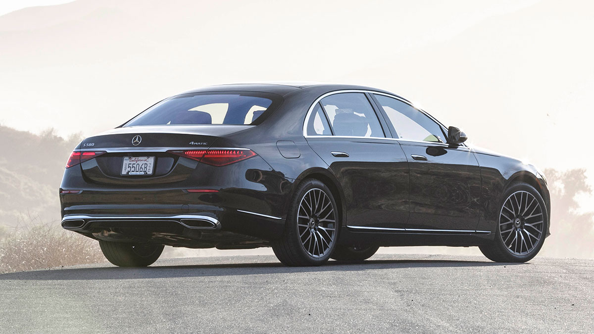 While the S 580 has a twin-turbo V8, the inline-6 engine in the base S 500 pumps out an impressive 443 horsepower. 