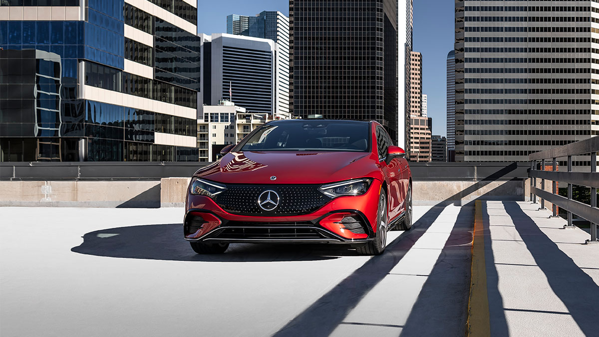 The black panel grille with the Mercedes star pattern is a $300 option. 