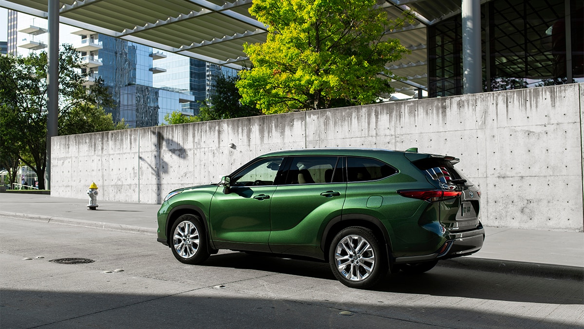 A 2024 Toyota Highlander Limited in Cypress Green. 