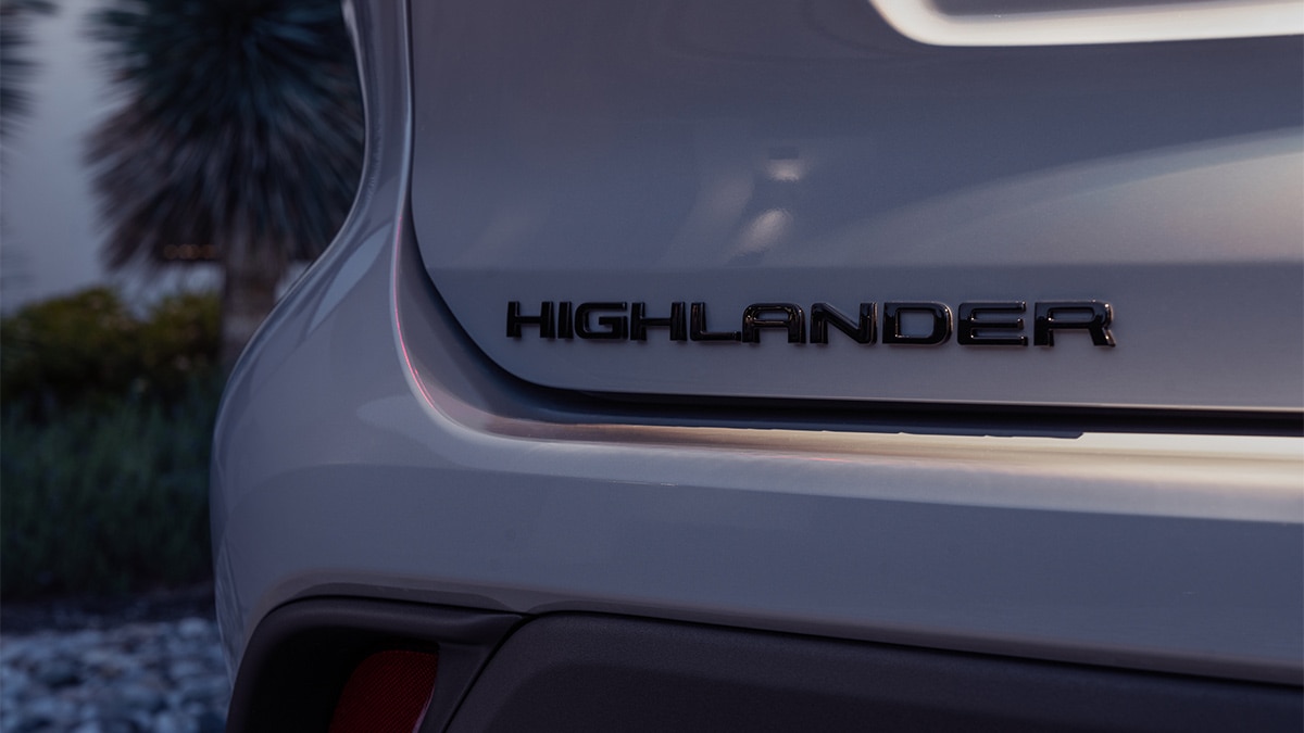The 2024 Toyota Highlander Hybrid XLE comes with a hands-free power liftgate as standard equipment. 