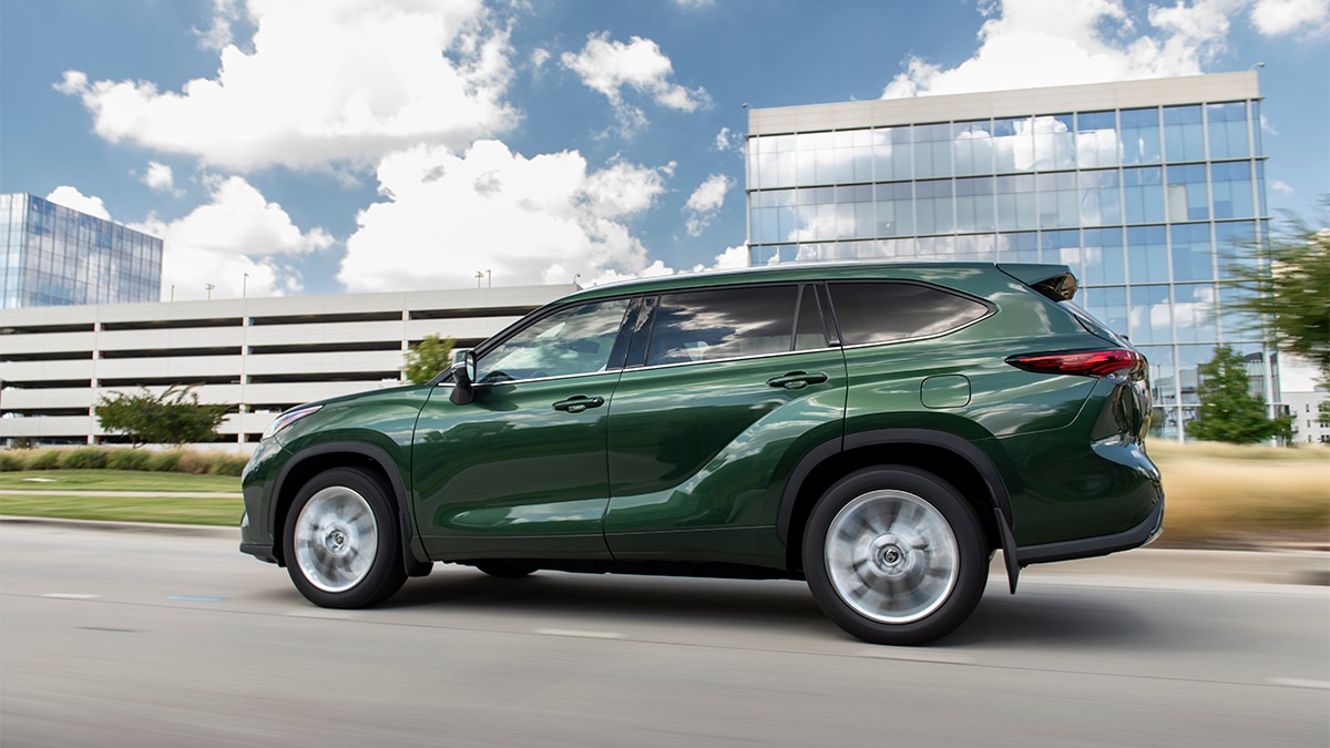 A 2024 Toyota Highlander Limited in Cypress Green. 