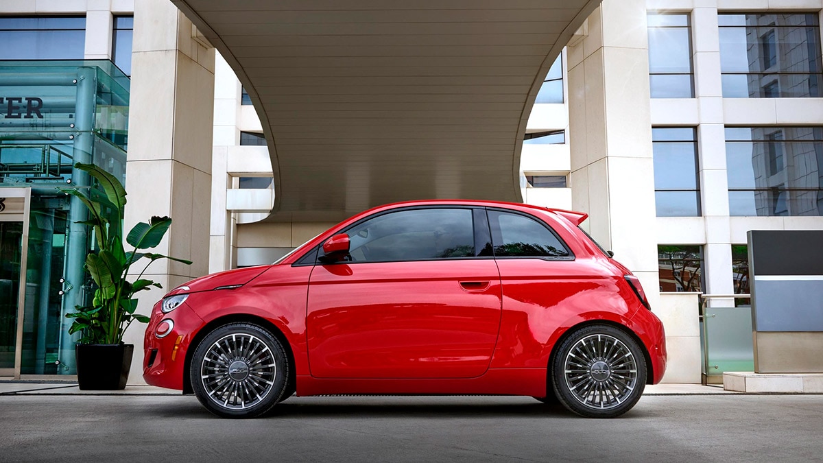 The 2024 Fiat 500e Is the Perfect EV for the City Autotrader