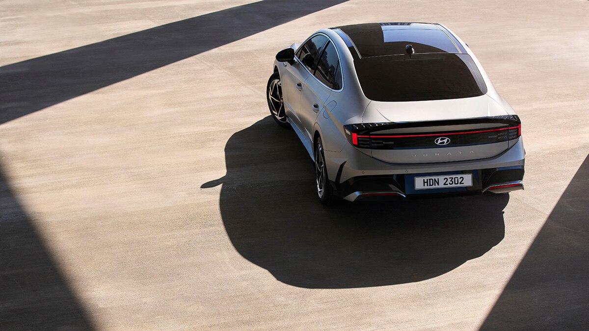 The new 2024 Hyundai Sonata has H-shaped taillights that emphasize the width of the car. 
