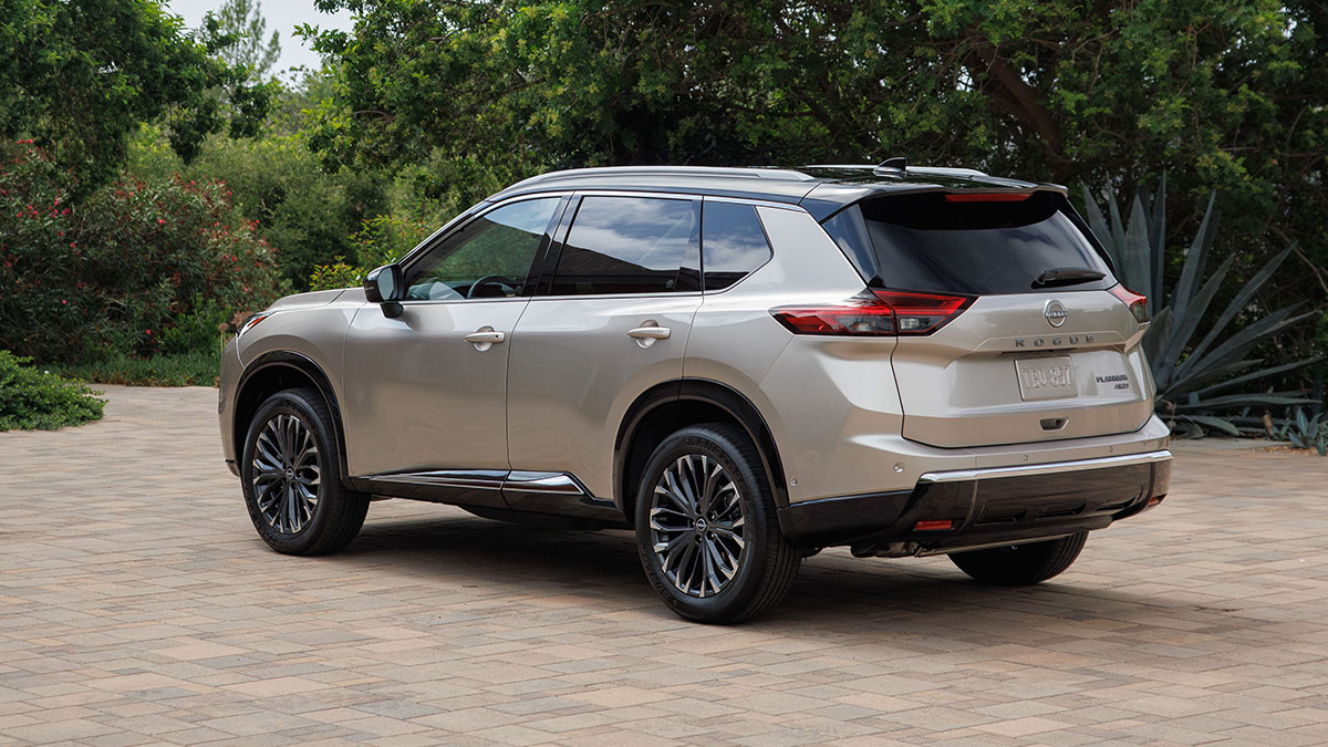 The 2024 Nissan Rogue Platinum is distinguished by gloss-black fender lips and new 19-inch alloy wheels. 