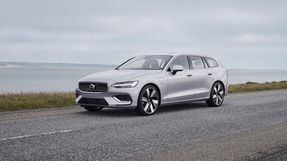 2024 Volvo V60: Choosing the Right Trim