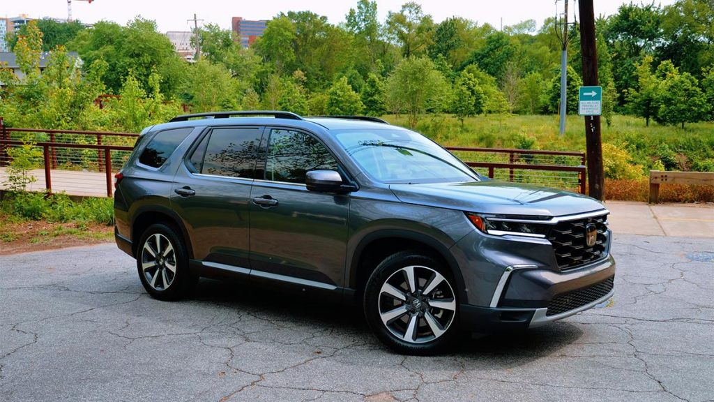 2024 Honda Pilot Elite parked outside.