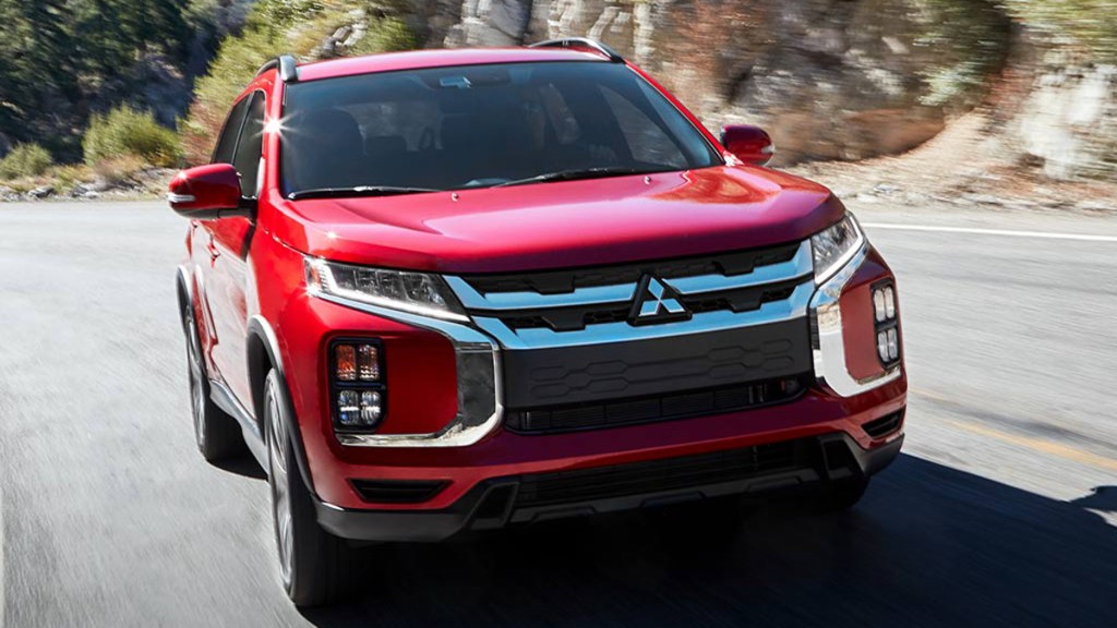 2021 Mitsubishi Outlander in red