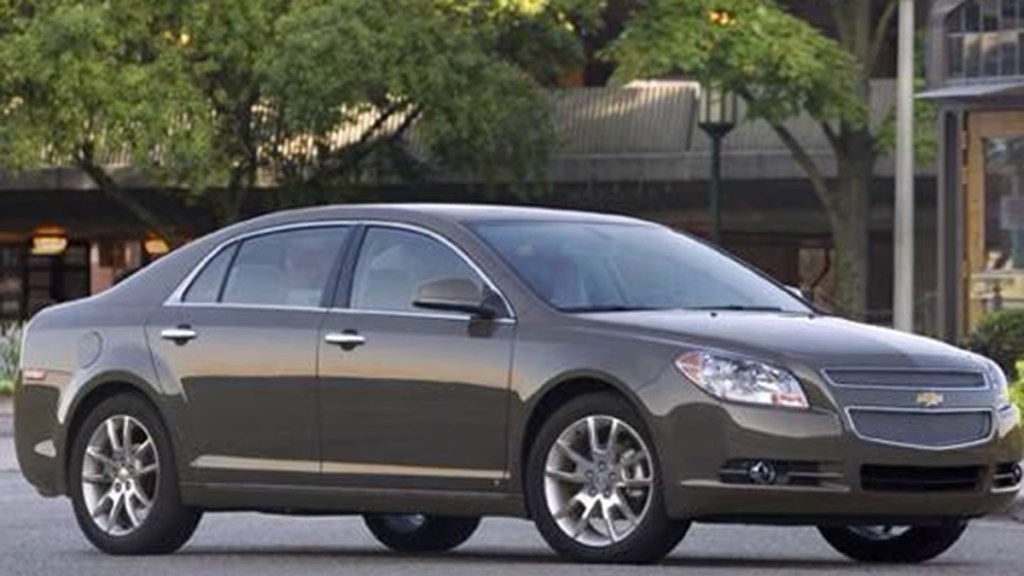 2009 Chevrolet Malibu on the road.