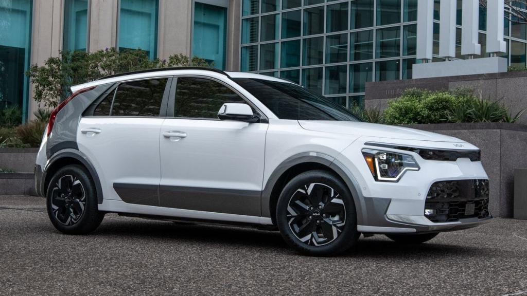 2025 Kia Niro EV in white.