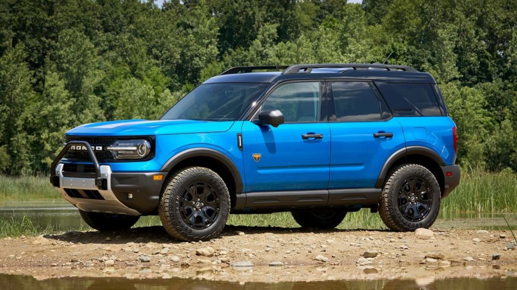 2025 Ford Bronco Sport in blue.